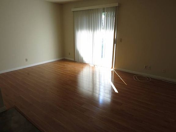 Living Room W Yard Access