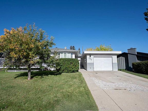 2nd image of 107 SE Hallbrook Dr SW