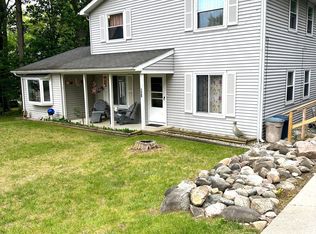 632 Lakeshore Dr, Columbiaville, MI 48421