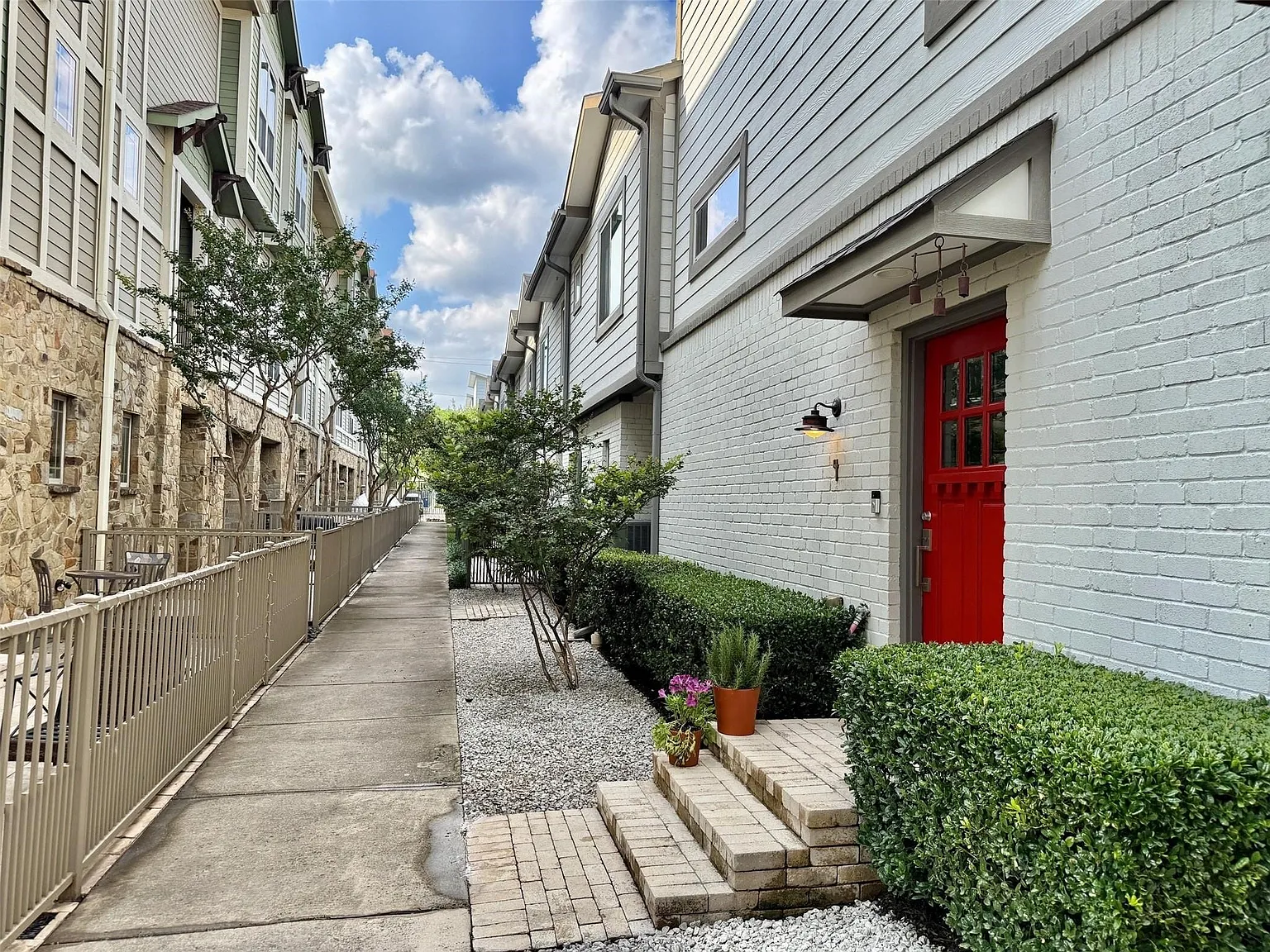 2 bed, 2.5 bath, 1283 sqft, $2,750 — Photo 2