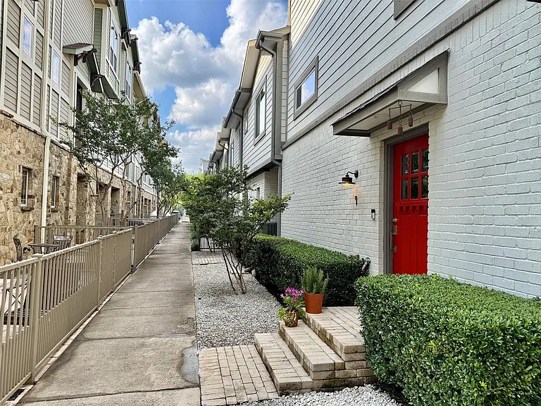 5922 Hudson St #4 — Photo 2