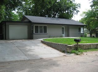 1410 Vista Ln, Manhattan, KS 66502