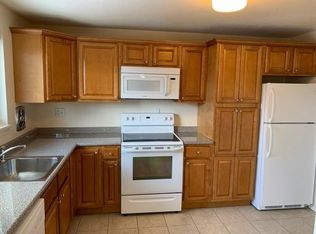22 Lakeshore Dr APT B4, Farmington, CT 06032