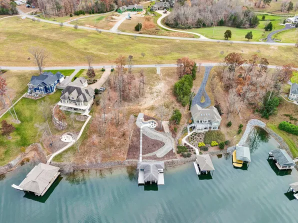 13 Compass Cove Cir, Moneta, VA 24121