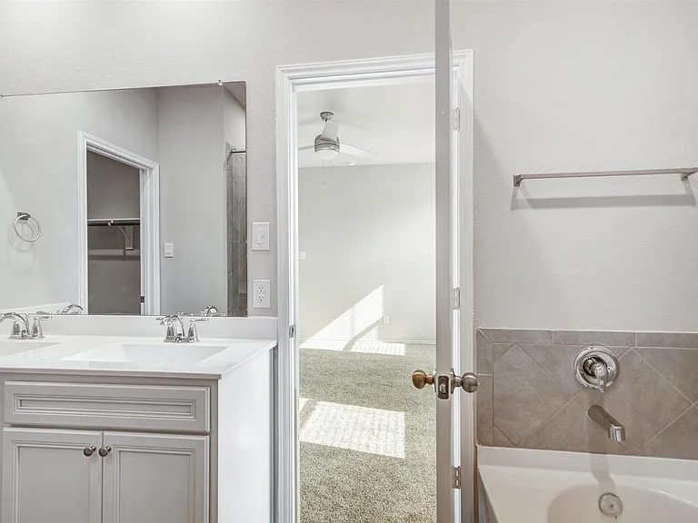 9304 Colonial Bent Ct — Photo 15