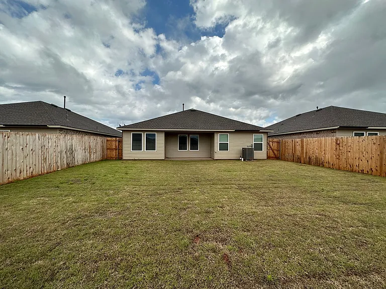 10516 SW 41st St — Photo 30