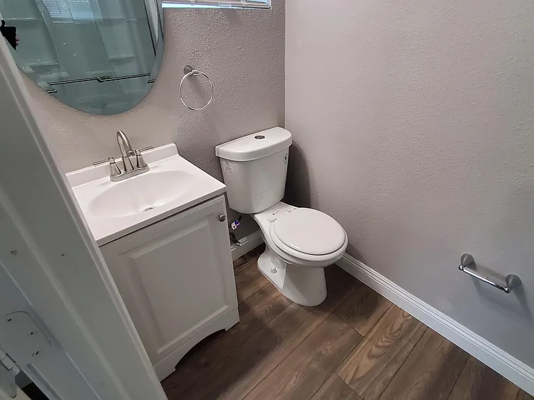 220 36th St #3 — Photo 8