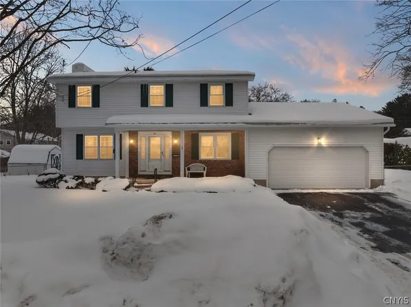 24 Stebbins Dr, Clinton, NY 13323