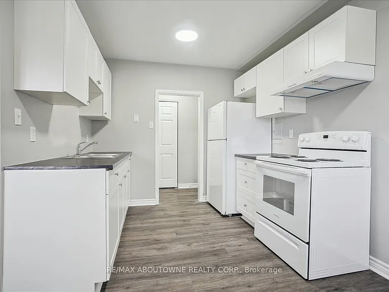 2354 Queensway Dr #2 — Photo 13