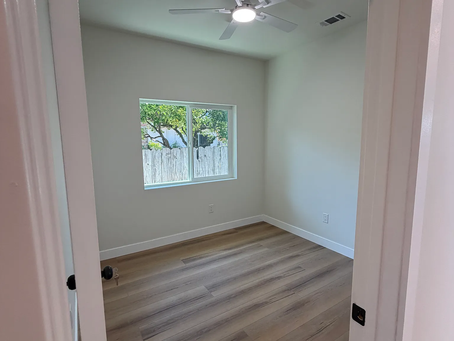 4 bed, $1,375 — Photo 4