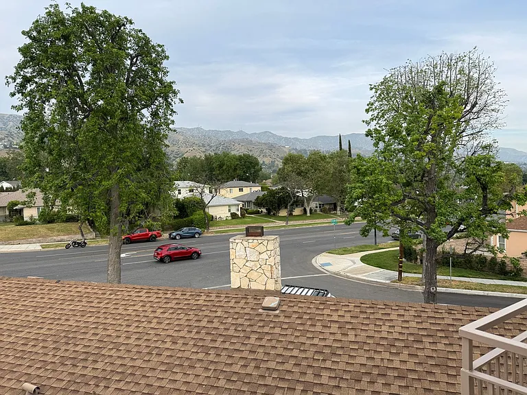 2601 N Glenoaks Blvd — Photo 5