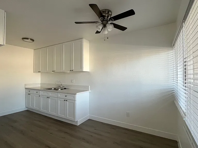 11808 Kittridge St #19 — Photo 1