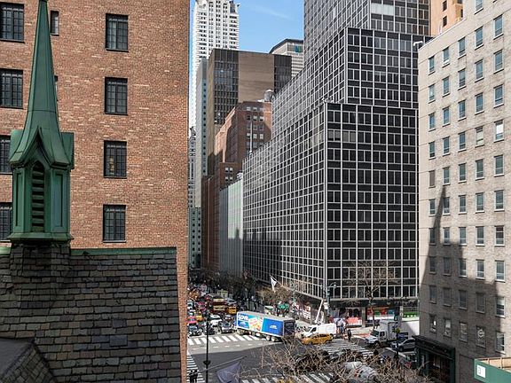 3rd image of 312 E 42nd St #509
