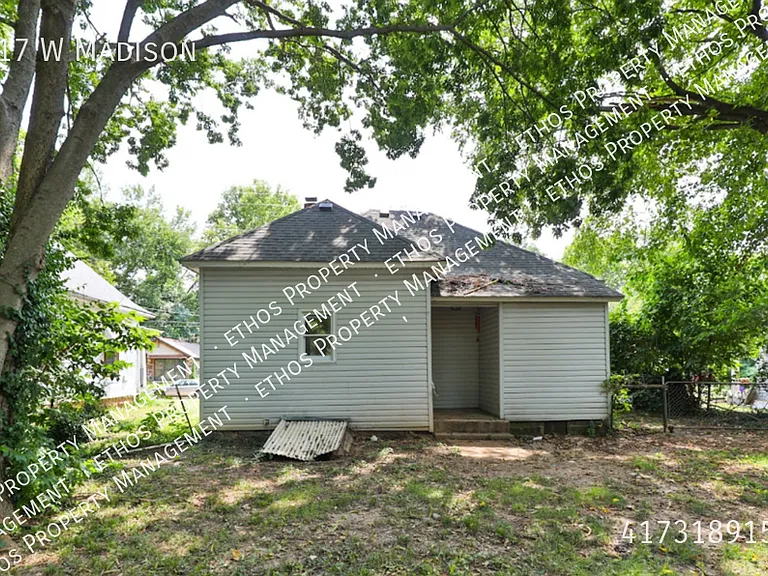 817 W Madison St — Photo 11