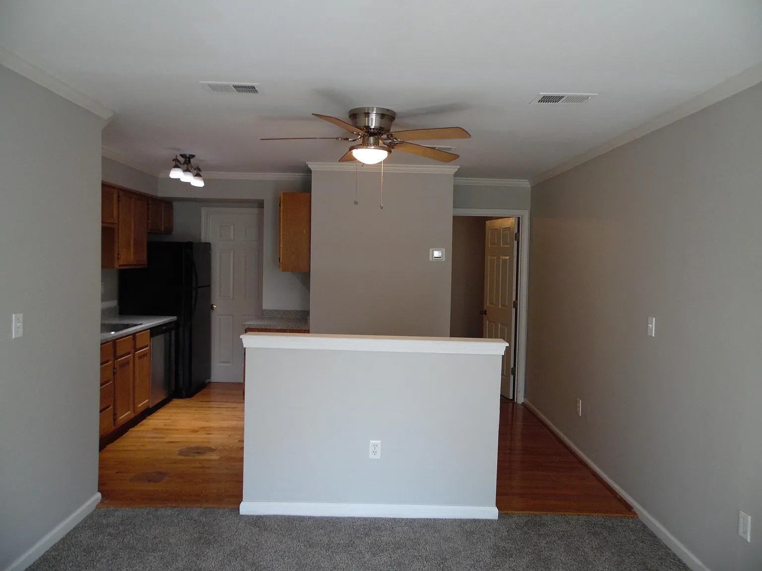 3 bed, 2.0 bath, 948 sqft, $1,750 — Photo 2