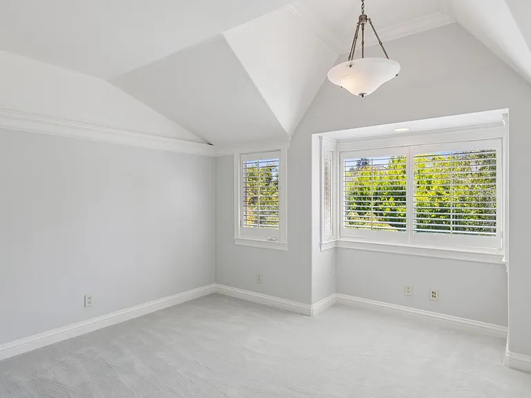 845 Windsor Dr — Photo 35