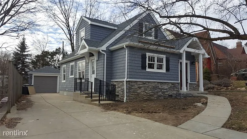 411 W Davis Ave photo 1