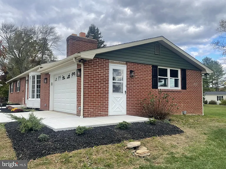 313 Windsor Ct — Photo 25