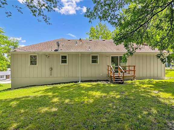 5th image of 9832 Potter Cir