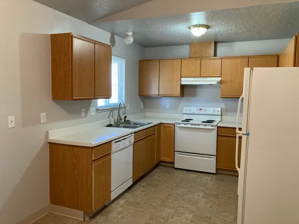 1900 N Fawnwood Ct, Nampa, ID 83687