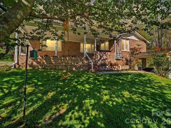 913 Dorothy St, Hendersonville, NC 28791