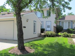 236 Oakwood Ln, Bloomingdale, IL 60108