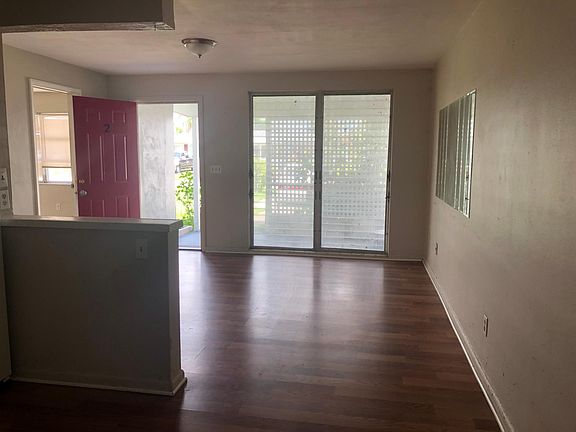 3rd image of 4960 Vincennes St #2
