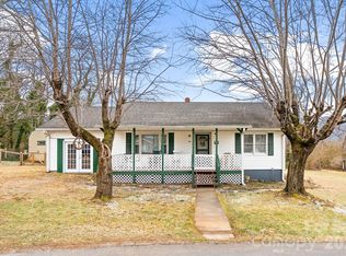 90 Pine Cir, Black Mountain, NC 28711