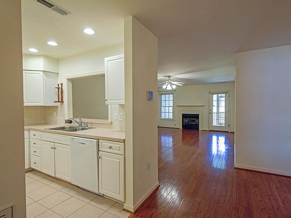 3rd image of 1323 Valley Vista Ln