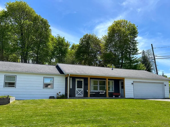 198 High St, Saint Ignace, MI 49781