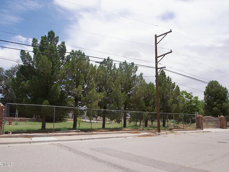 9401 Pavo Ln — Photo 3