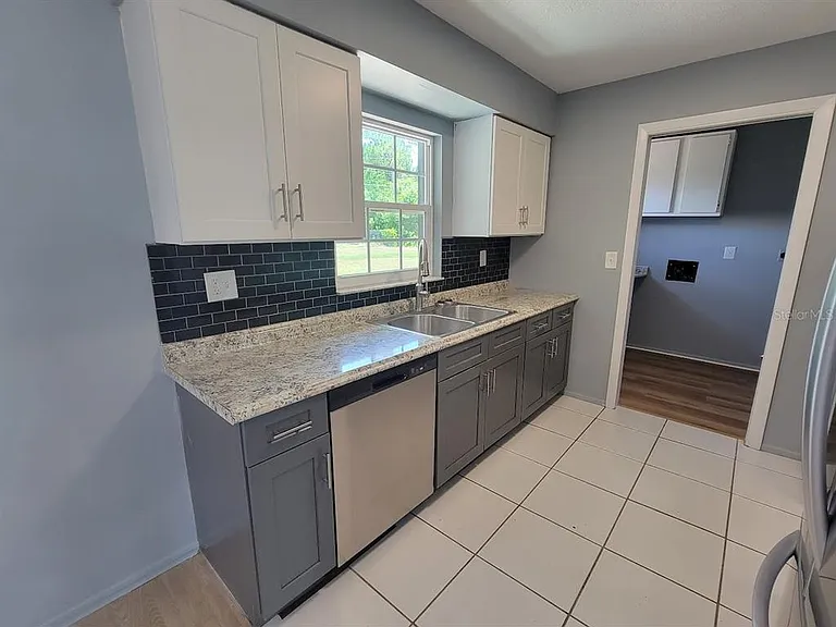22329 Niagara Ave — Photo 4