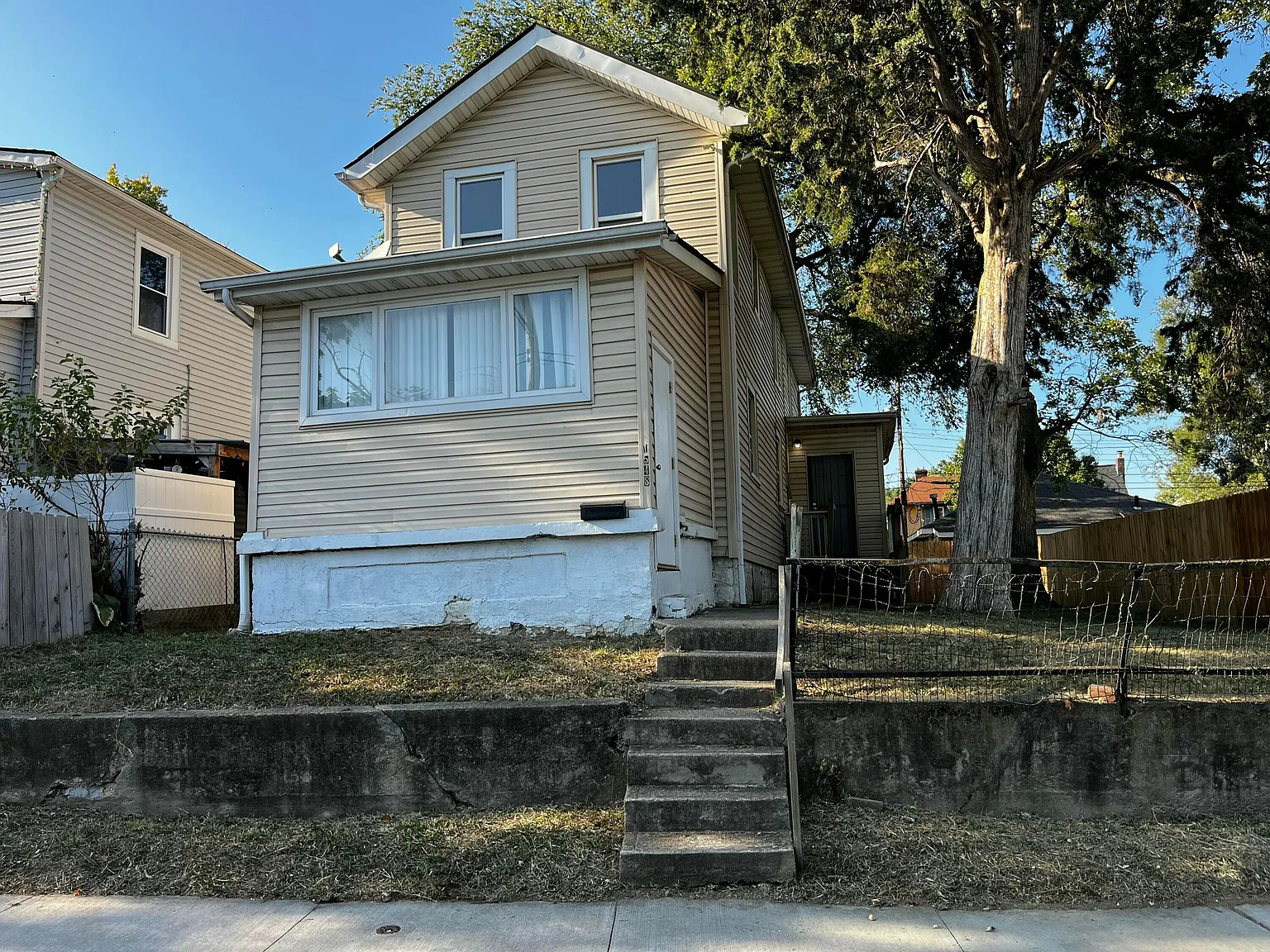 1548 Safford Ave photo 1