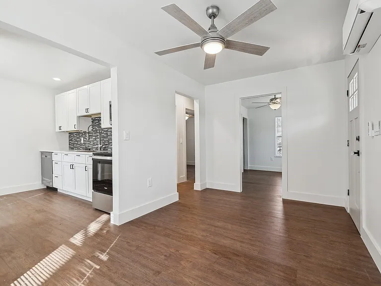 304 Harris St — Photo 12
