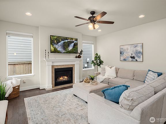 4th image of 336 Zemp Way NE