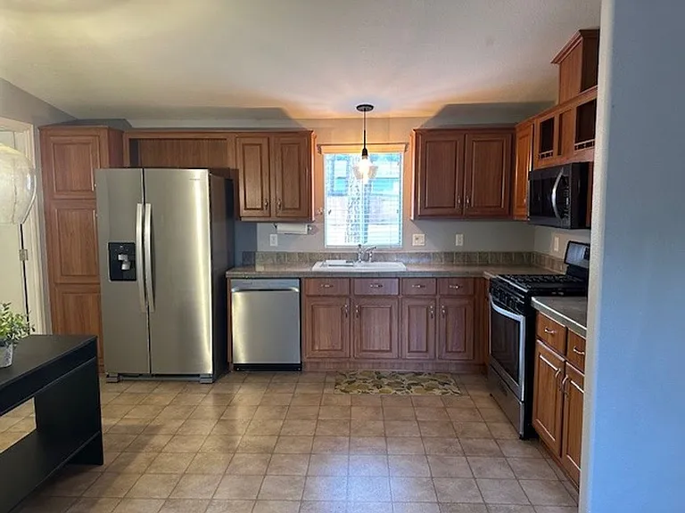 1744 S Union Pacific St — Photo 3
