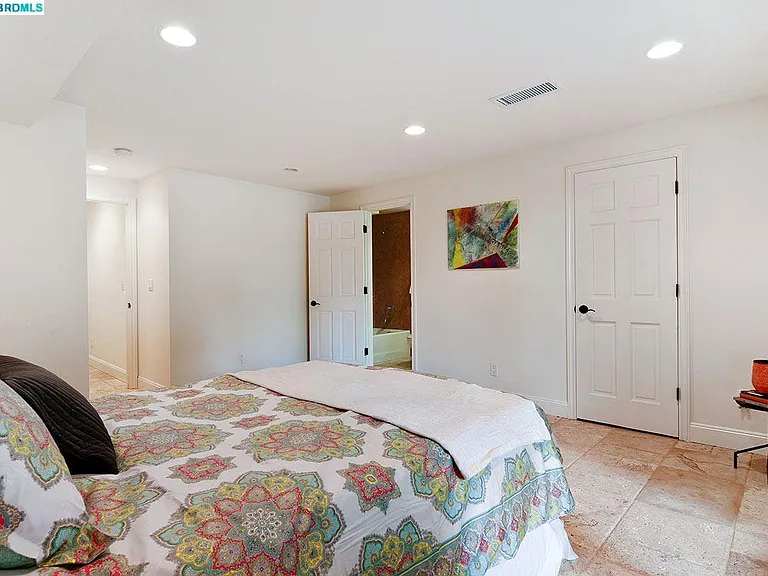 1530 Summit Rd — Photo 5