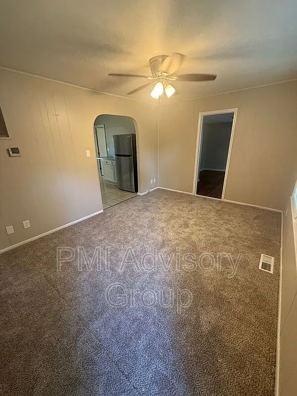 3 bed, 1.0 bath, 1008 sqft, $1,220 — Photo 3