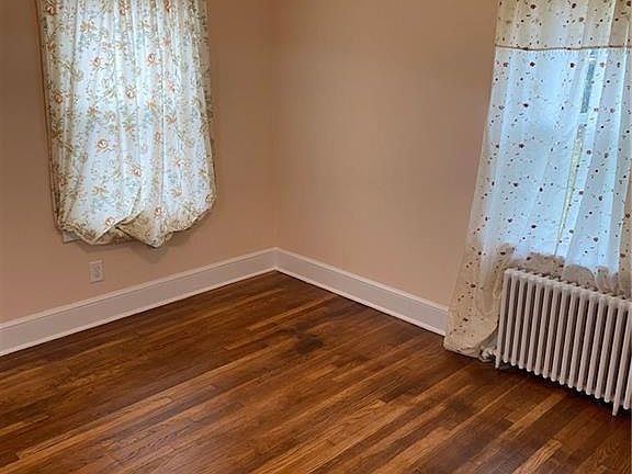 4th image of 122 Cedar Ave