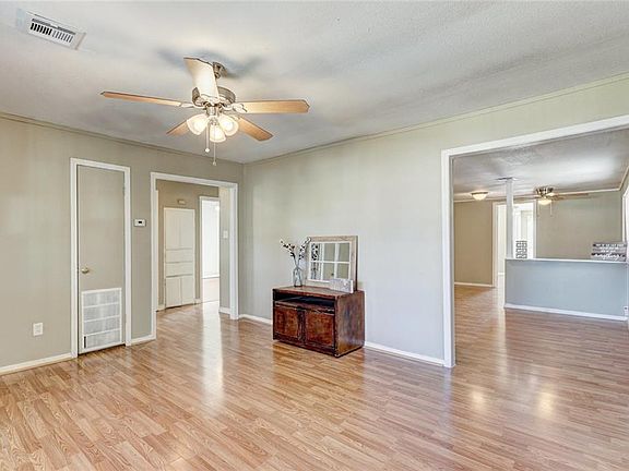 5th image of 4604 SE 26th St