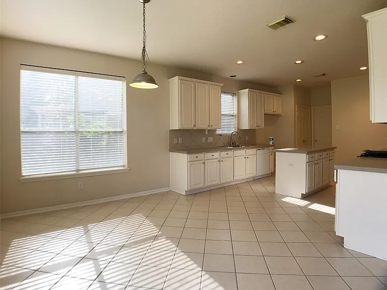 6323 Sunset Cove Ln — Photo 9