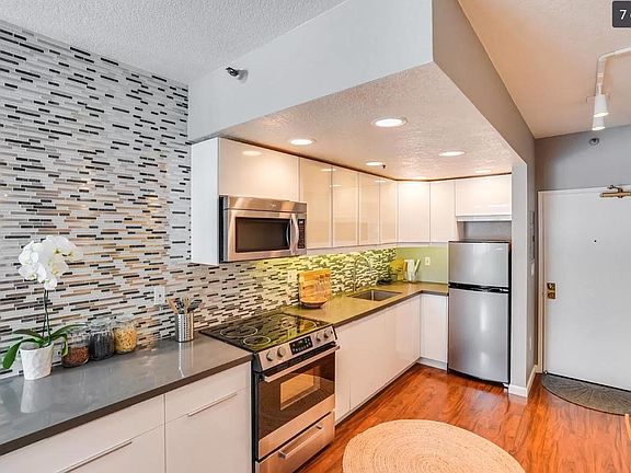 3rd image of 201 Harrison St APT 711