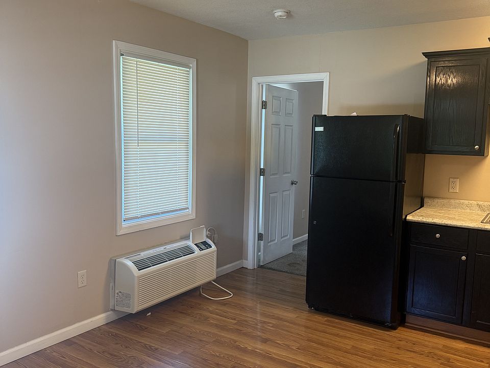 2nd image of 1056 N Main St Unit 3