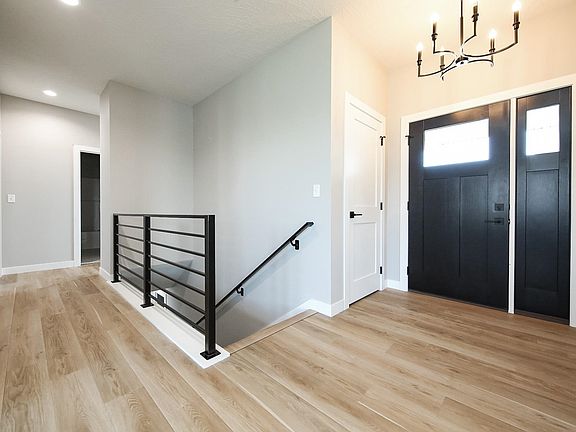 3rd image of 725 Granite Cir