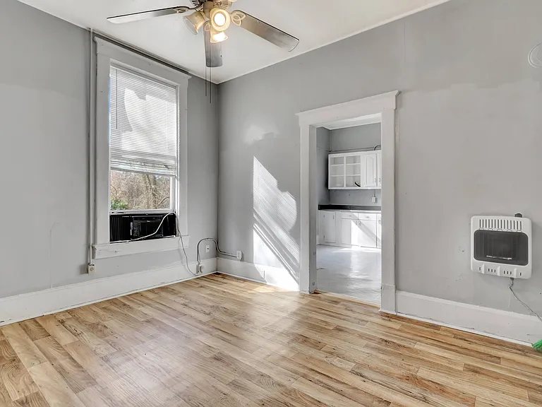 Breeze Apartments — Photo 34