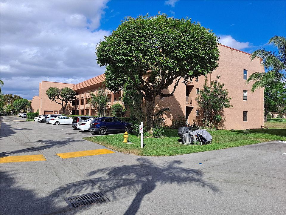 1st image of 9801 Sunrise Lakes #211