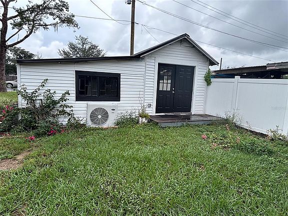 2nd image of 650 9TH STREET NE