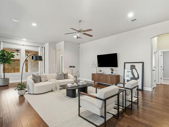 2nd image of 103 Lockhart Loop