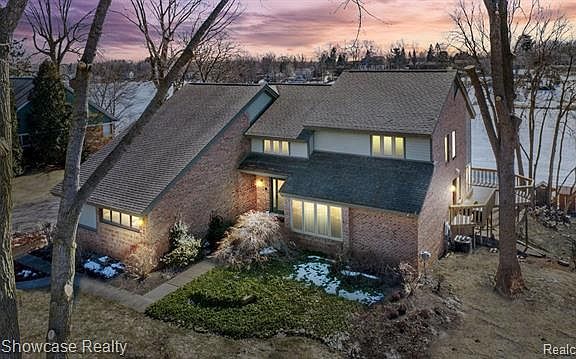 2nd image of 10795 Oxbow Lakeshore Dr