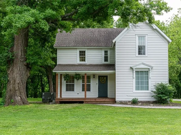 31297 Santa Fe Rd, Paola, KS 66071